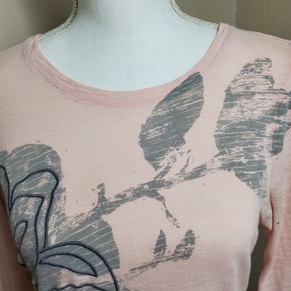 Maddison embossed flower design top  Sz.M - Picture 2 of 3